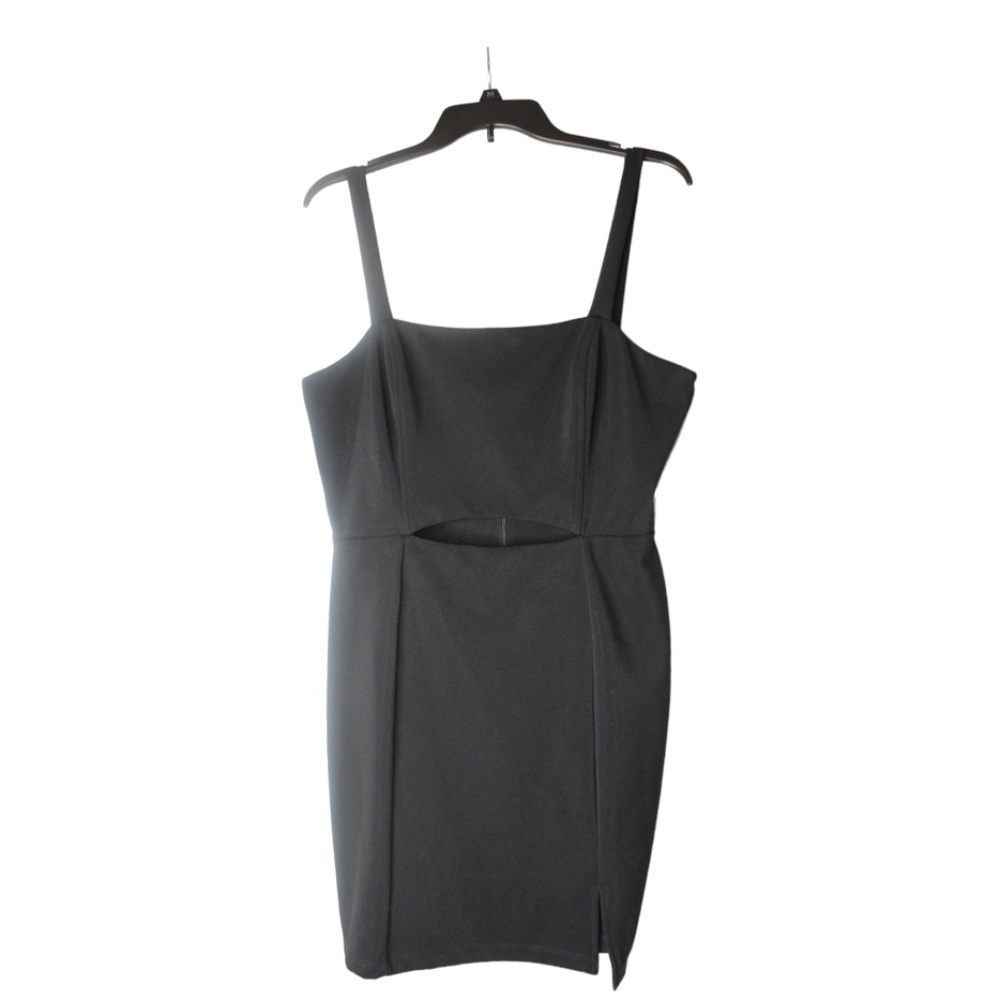 LITTLE BLACK DRESS W/ CUT OUT